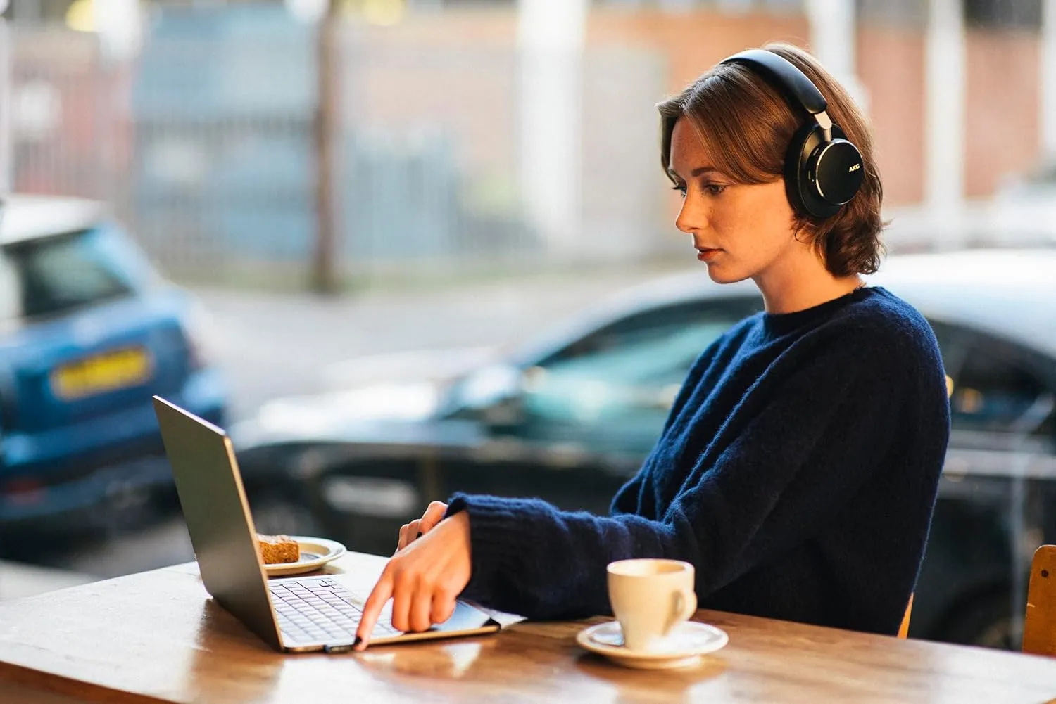 AKG N9 Hybrid - Wireless Over-Ear Noise Cancelling Headphones, 2.4GHz USB-C dongle and BT, Hi-Res Quality AKG Sound, True Adaptive Noise Cancelling, Zoom Certified Superior Call Quality (Black)