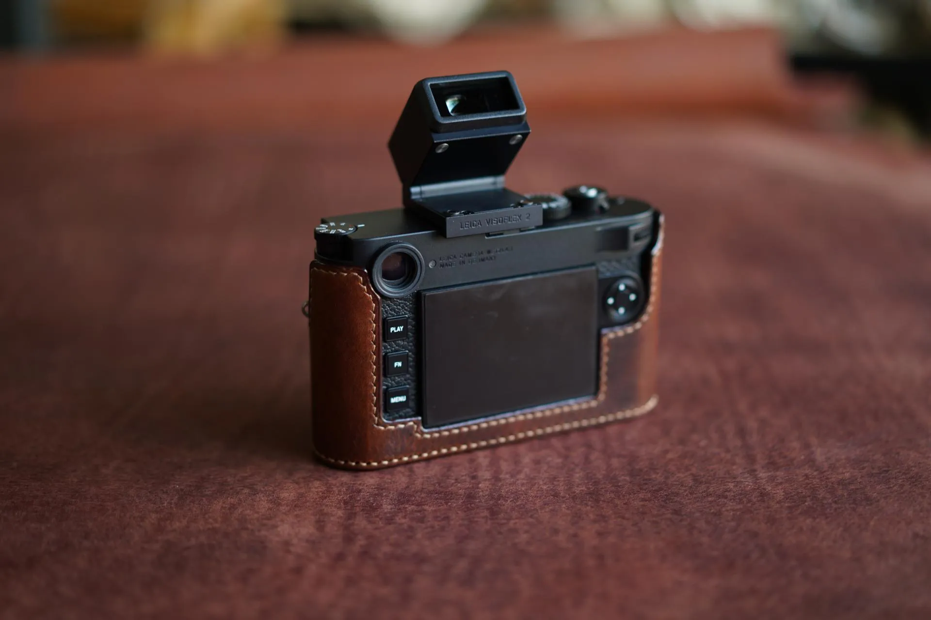 Arte di Mano Half Case for Leica M11 with Advanced Battery Access Door - Minerva Black with Black Stitching