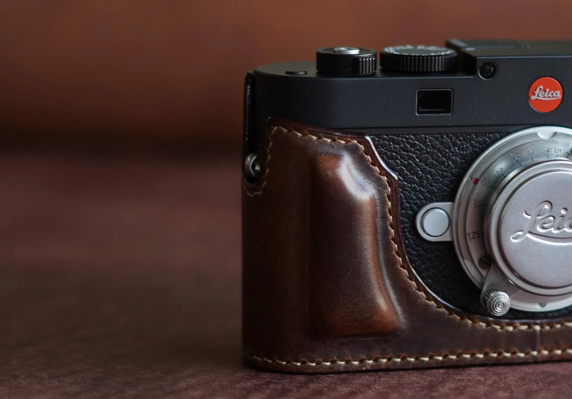 Arte di Mano Half Case for Leica M11 with Advanced Battery Access Door - Minerva Black with Black Stitching