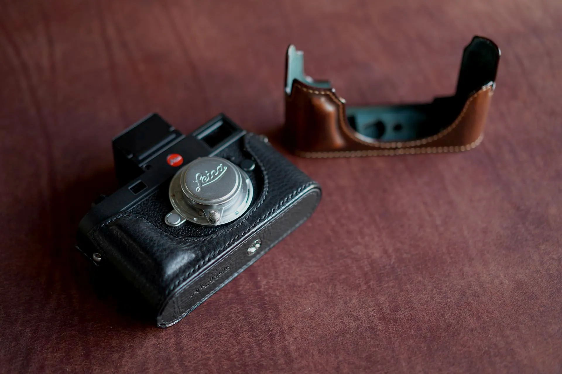 Arte di Mano Half Case for Leica M11 with Advanced Battery Access Door - Minerva Black with Black Stitching
