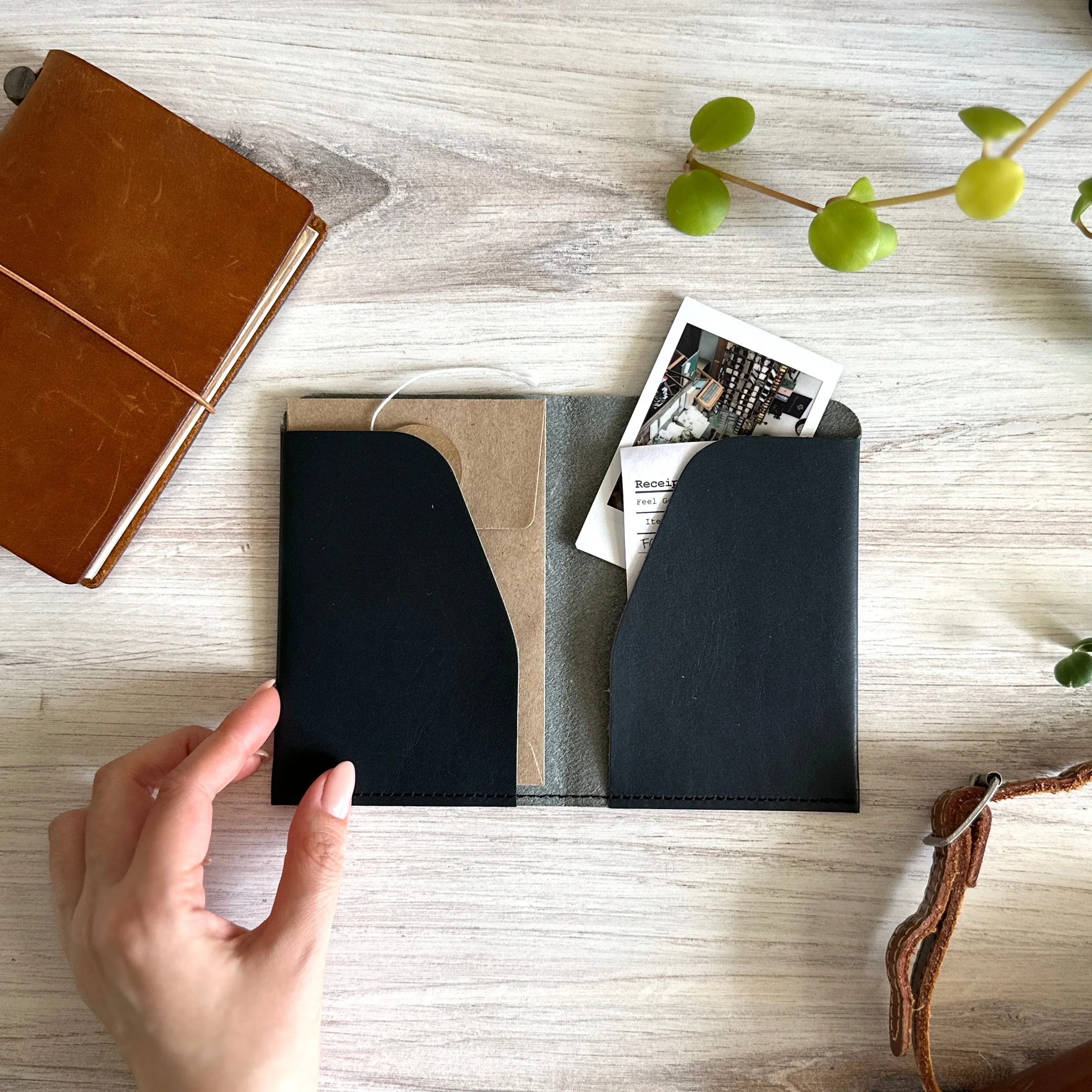 [BKx1.61] Portfolio Folder // Navy (Passport)