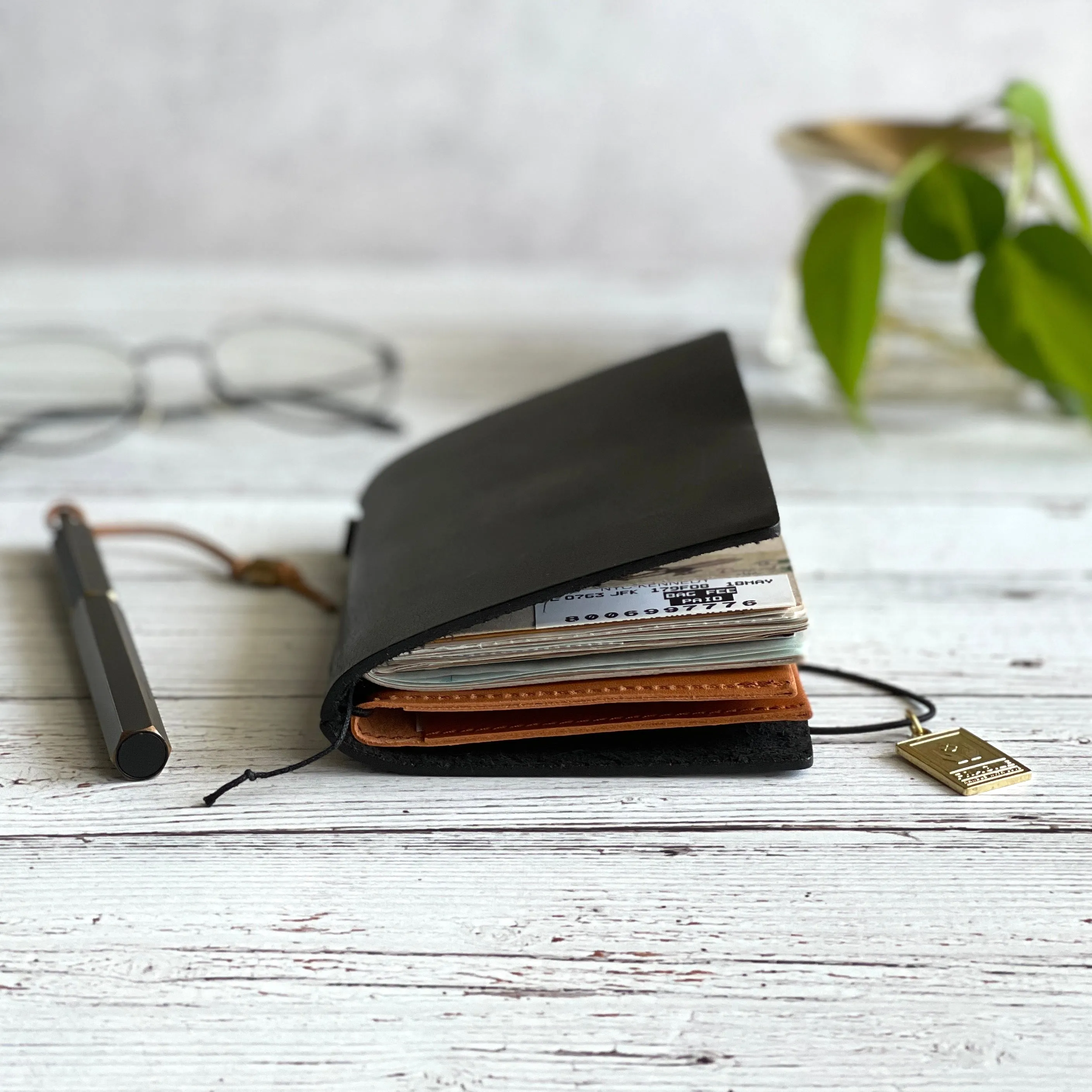 [BKx1.61] Portfolio Folder // Saddle Tan (Passport)