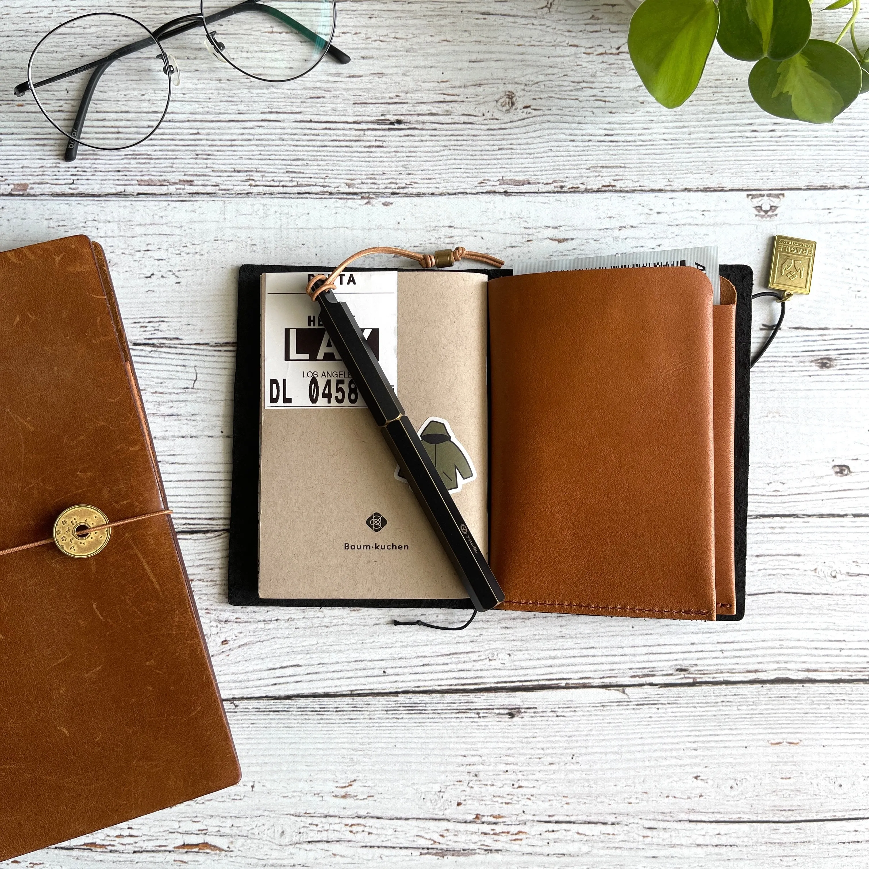 [BKx1.61] Portfolio Folder // Saddle Tan (Passport)