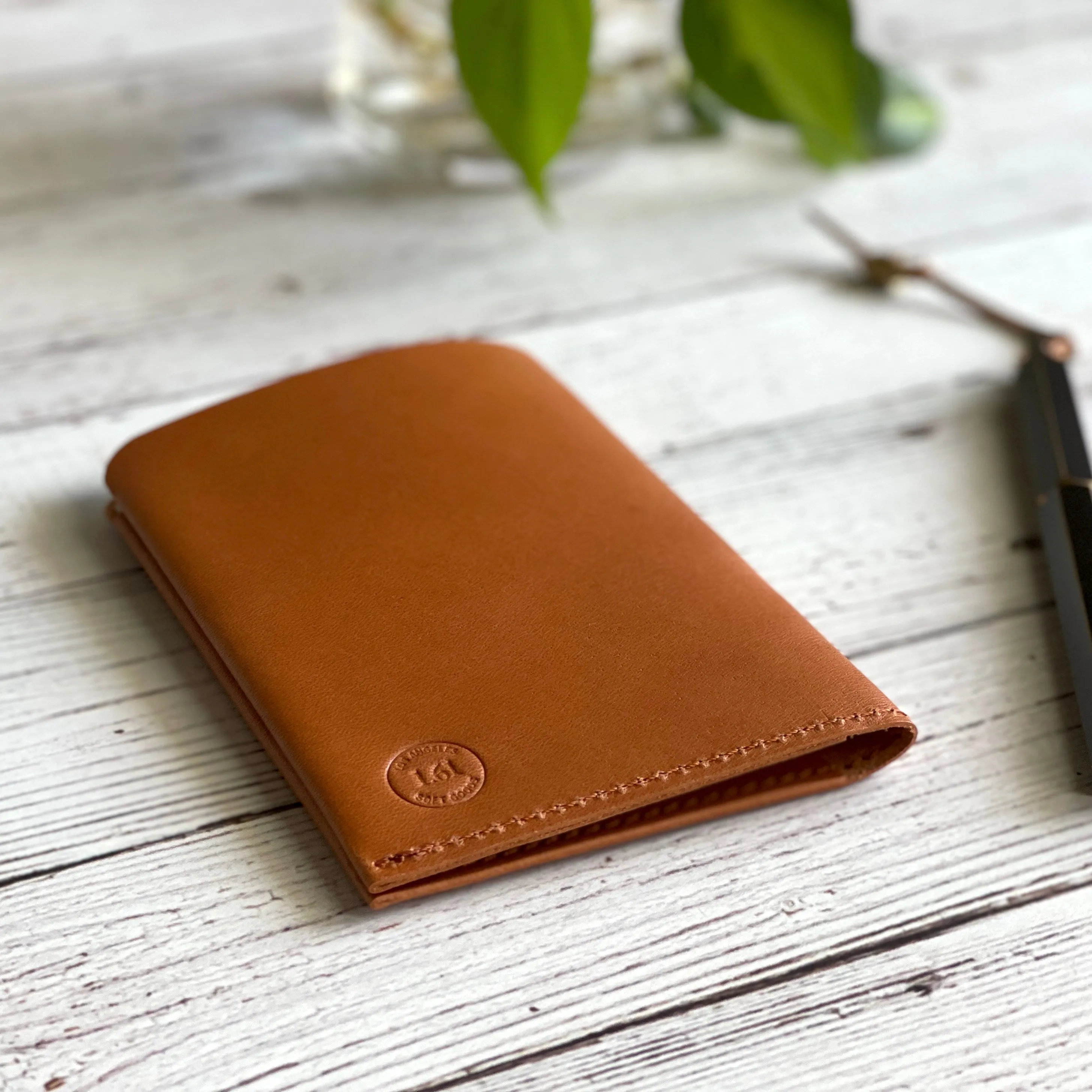 [BKx1.61] Portfolio Folder // Saddle Tan (Passport)