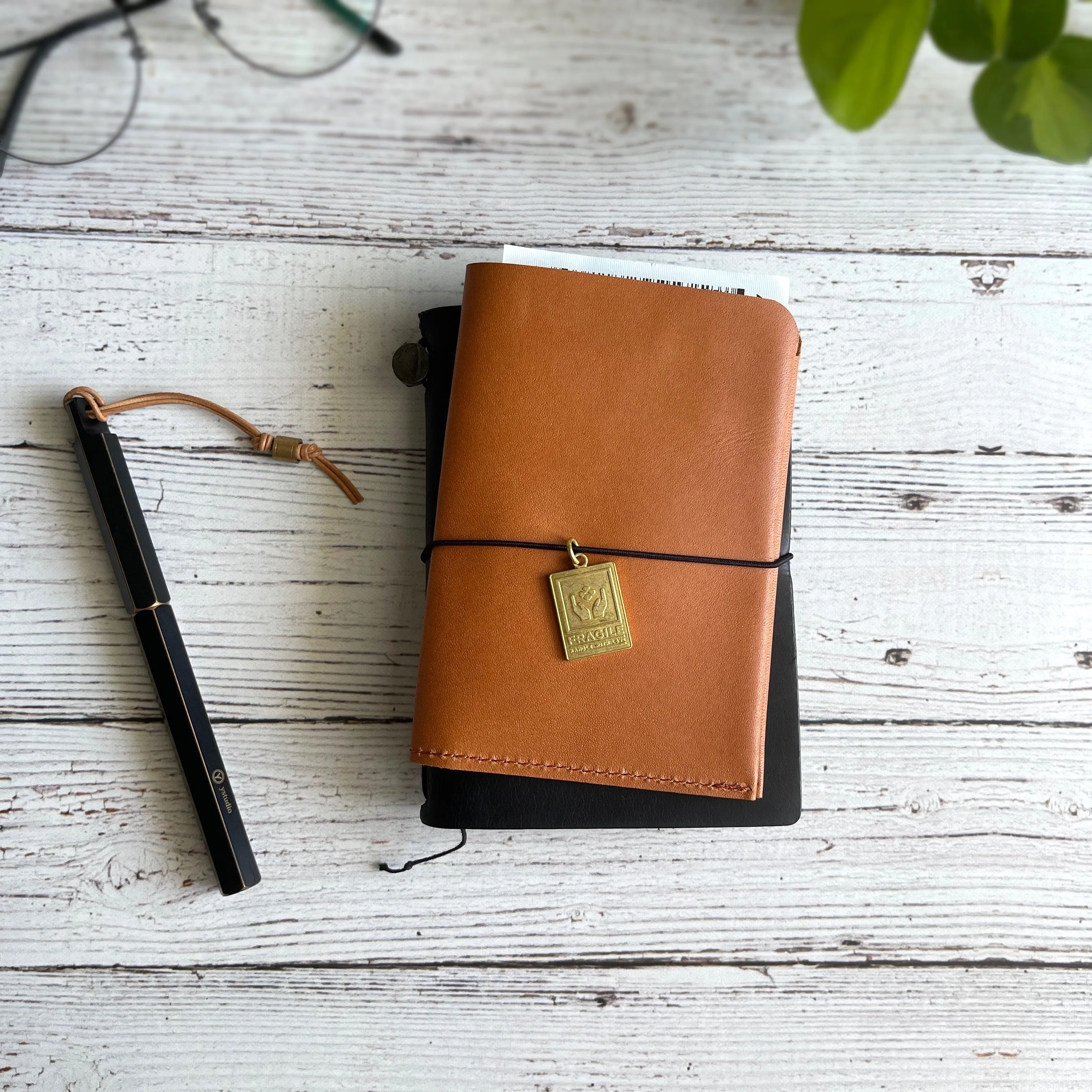 [BKx1.61] Portfolio Folder // Saddle Tan (Passport)