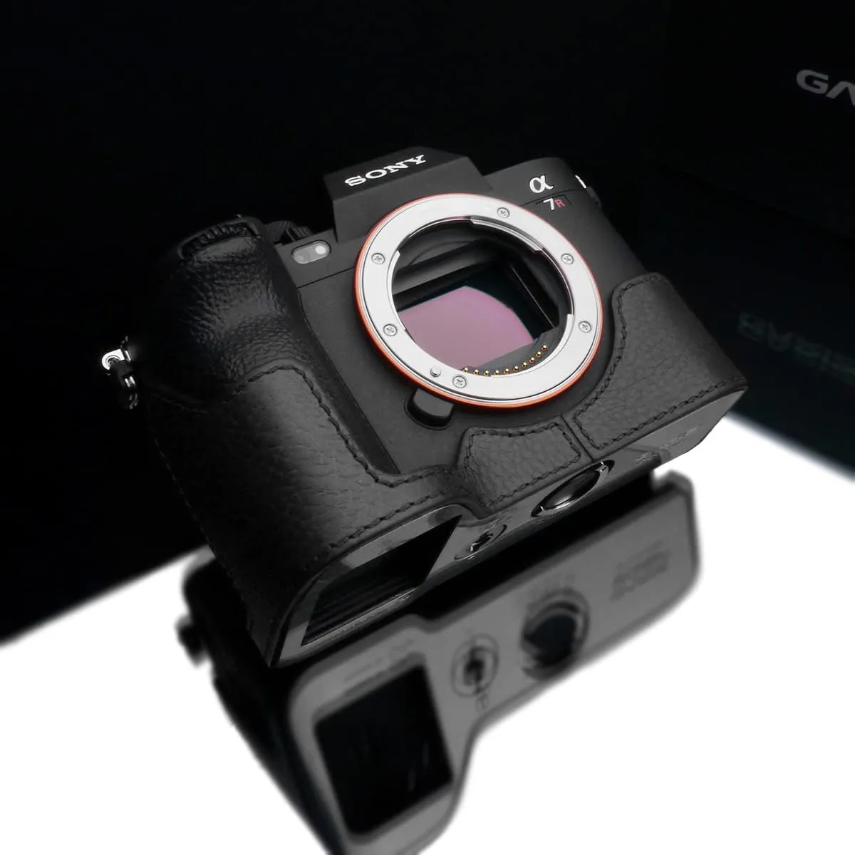 Gariz XS-CHA7RM5BK Genuine Leather Half Case for Sony A7RV, Black