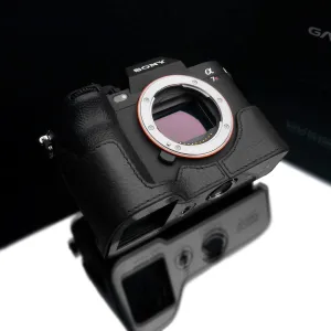 Gariz XS-CHA7RM5BK Genuine Leather Half Case for Sony A7RV, Black
