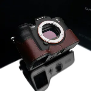 Gariz XS-CHA7RM5BR Genuine Leather Half Case for Sony A7RV, Brown