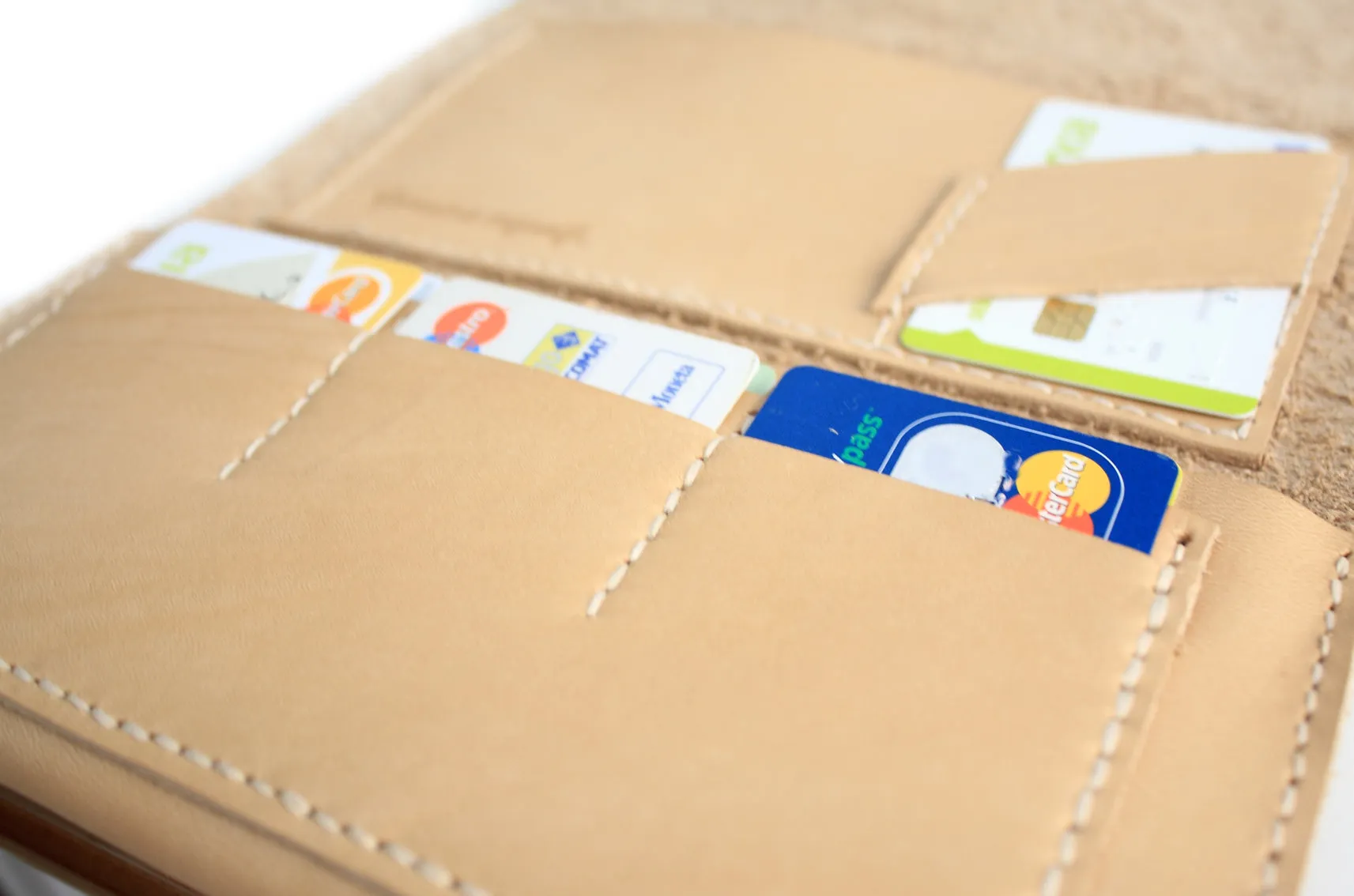 Giulia Leather wallet made of vegetable tanned leather. Customizable with your initials