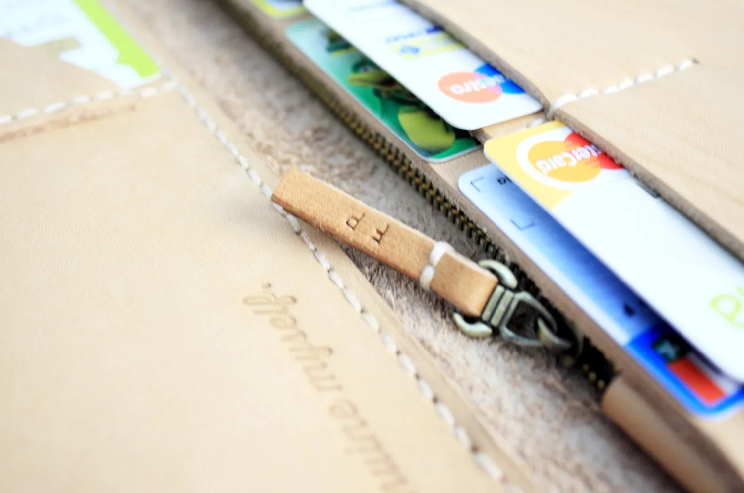 Giulia Leather wallet made of vegetable tanned leather. Customizable with your initials