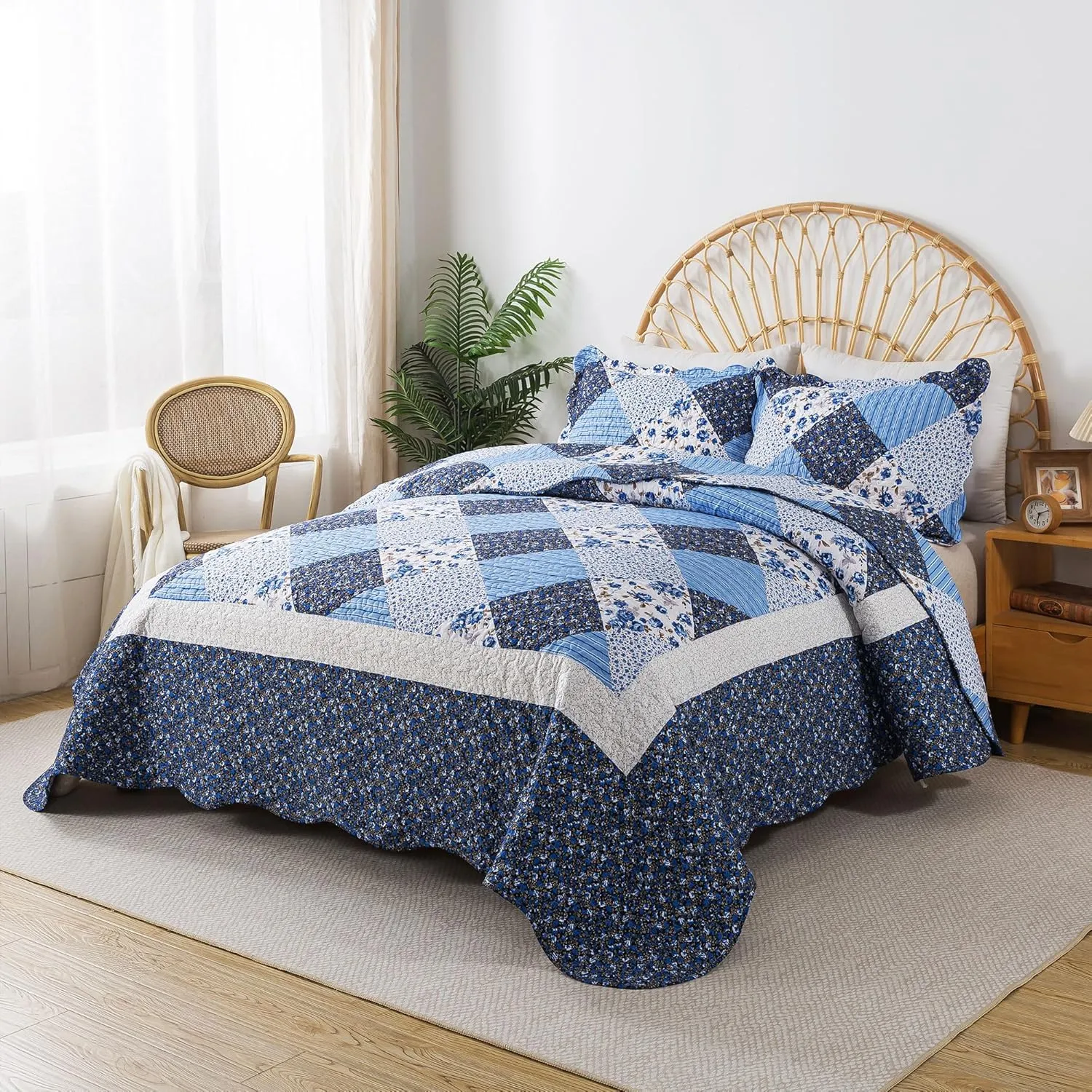HoneiLife Quilt Set King Size - 3 Piece Microfiber Quilts Reversible Bedspreads Patchwork Coverlets Floral Bedding Set All Season Quilts with Blue and White Porcelain Pattern