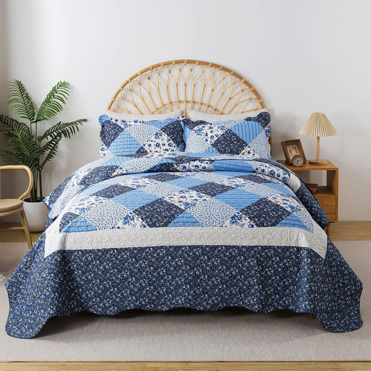 HoneiLife Quilt Set King Size - 3 Piece Microfiber Quilts Reversible Bedspreads Patchwork Coverlets Floral Bedding Set All Season Quilts with Blue and White Porcelain Pattern