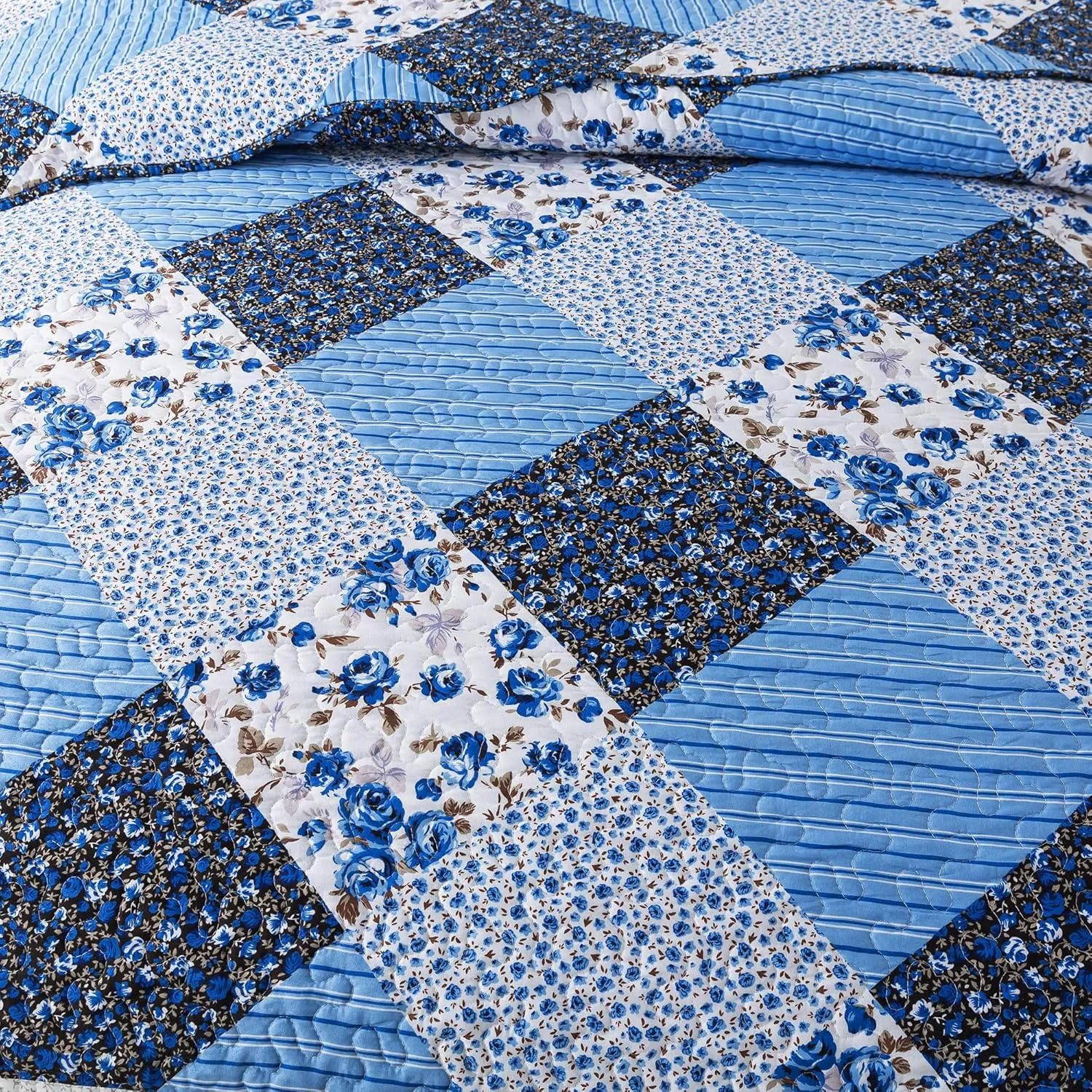 HoneiLife Quilt Set King Size - 3 Piece Microfiber Quilts Reversible Bedspreads Patchwork Coverlets Floral Bedding Set All Season Quilts with Blue and White Porcelain Pattern
