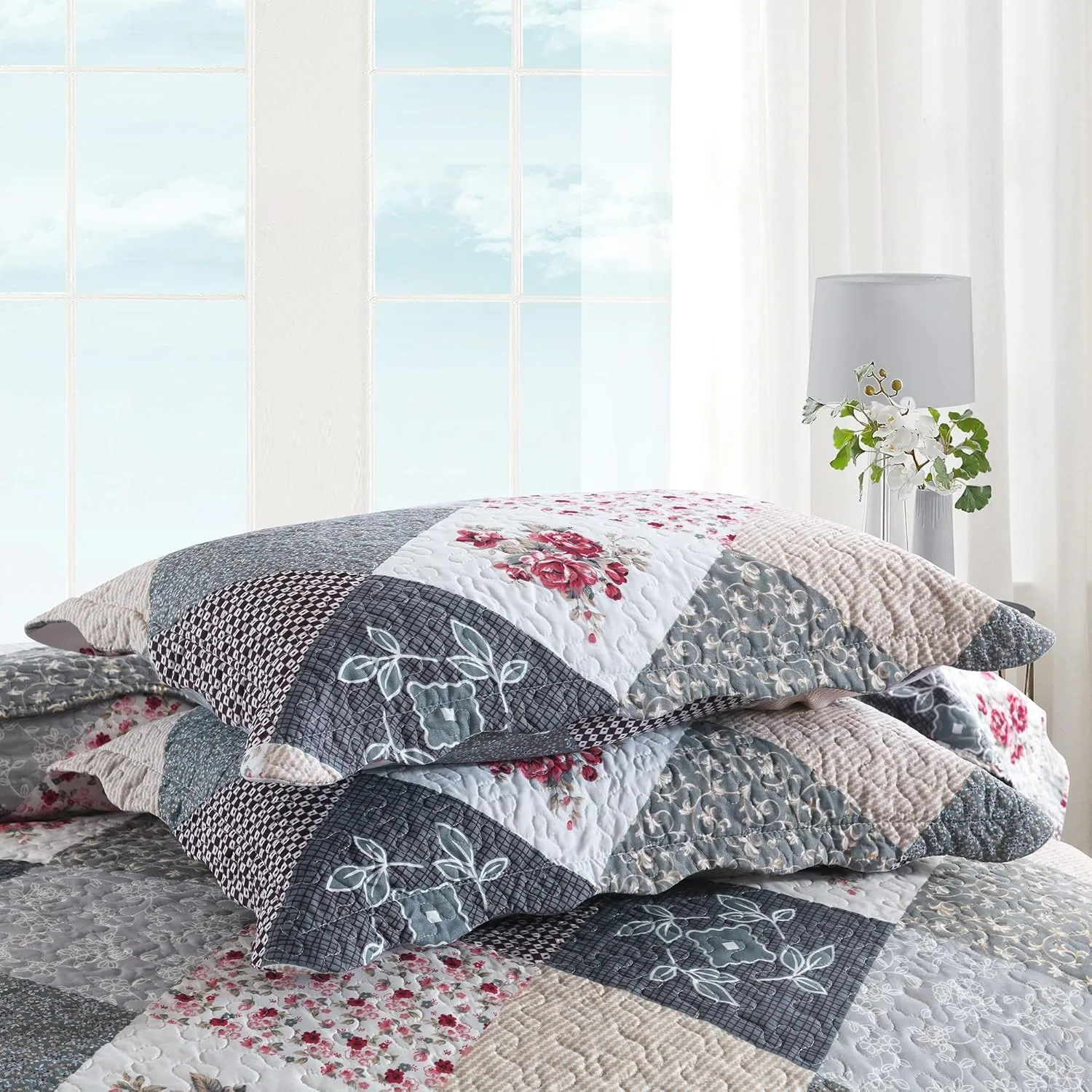 HoneiLife Quilt Set King Size - 3 Piece Microfiber Reversible Bedspreads Patchwork Coverlets Floral Bedding Set All Season Quilts-Grey Rose