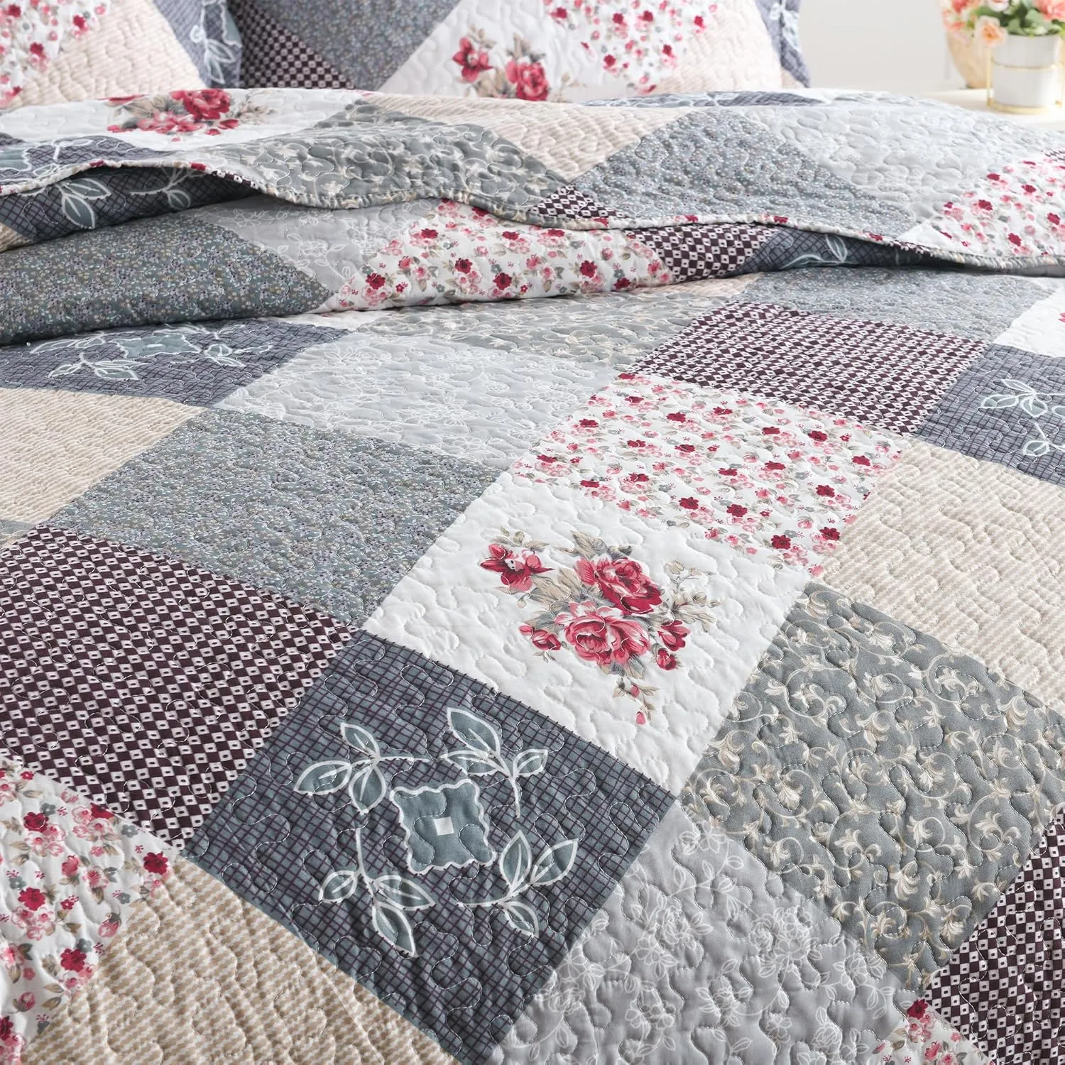 HoneiLife Quilt Set King Size - 3 Piece Microfiber Reversible Bedspreads Patchwork Coverlets Floral Bedding Set All Season Quilts-Grey Rose