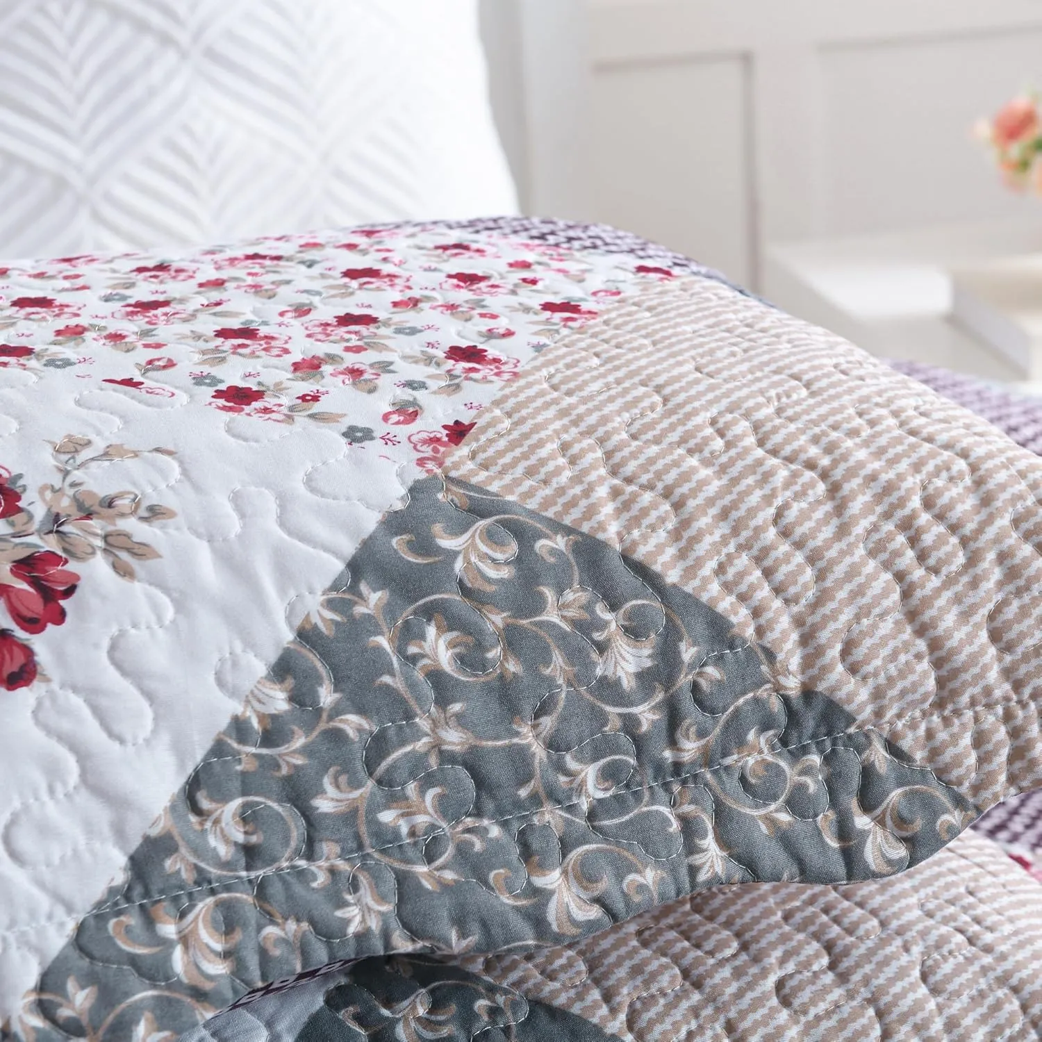 HoneiLife Quilt Set King Size - 3 Piece Microfiber Reversible Bedspreads Patchwork Coverlets Floral Bedding Set All Season Quilts-Grey Rose
