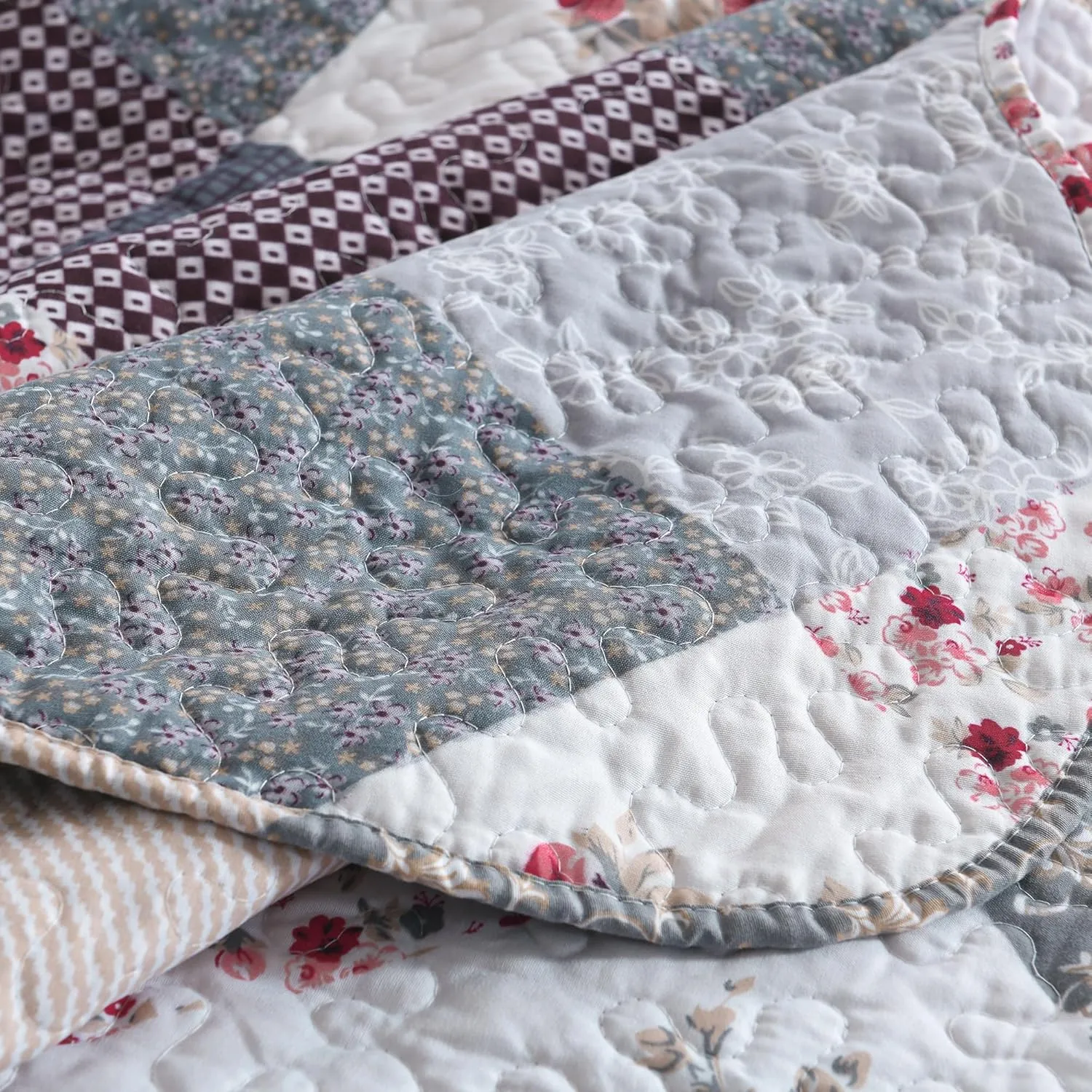 HoneiLife Quilt Set King Size - 3 Piece Microfiber Reversible Bedspreads Patchwork Coverlets Floral Bedding Set All Season Quilts-Grey Rose