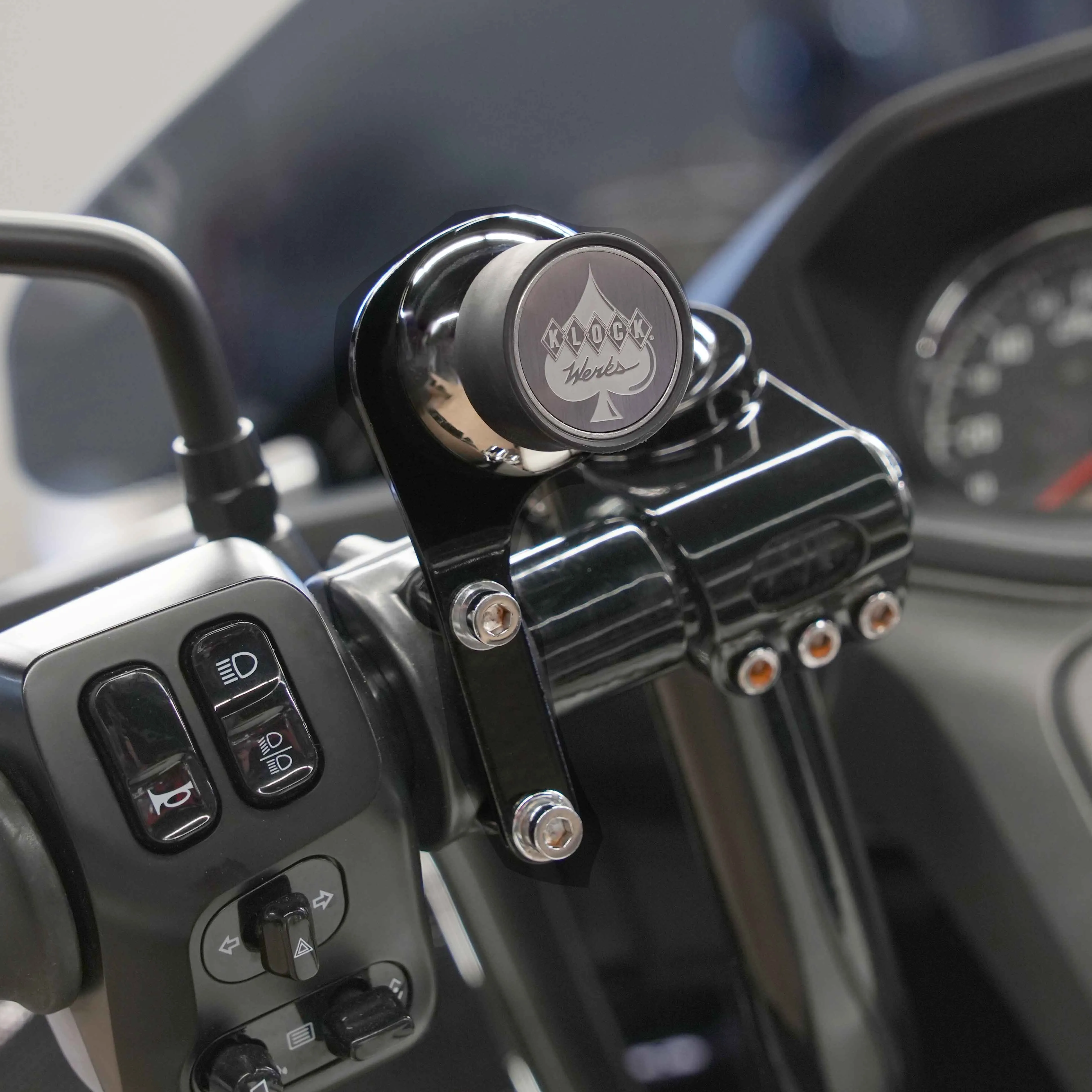 iOmounts® Magnetic Phone Mount for Indian® 2014-2025 Chief, Chieftain, Roadmaster and Springfield