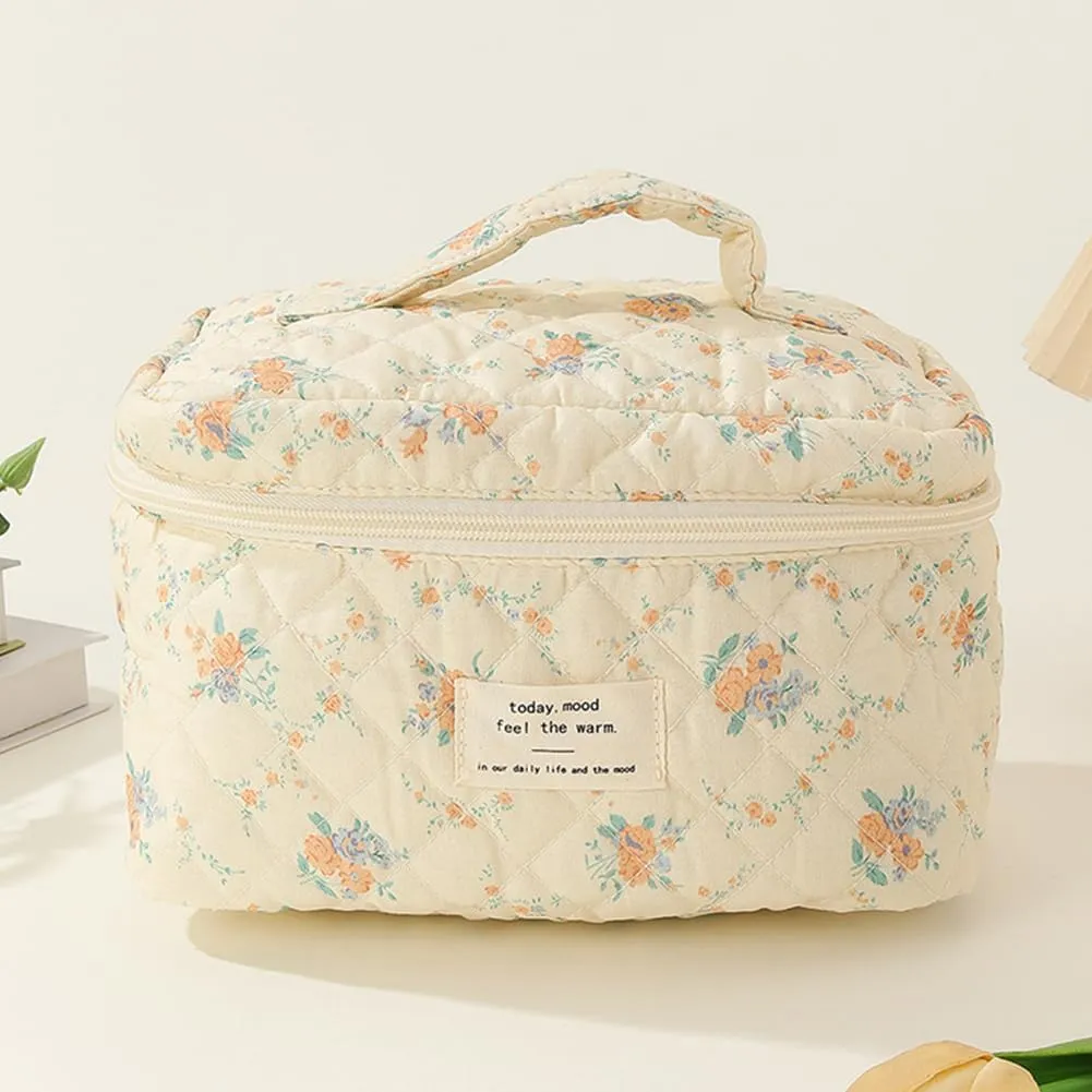 Juoxeepy Quilted Makeup Bag Floral Cotton Cosmetic Bag Jolly House Toiletry Bag Coquette Aesthetic Makeup Bag Cosmetic