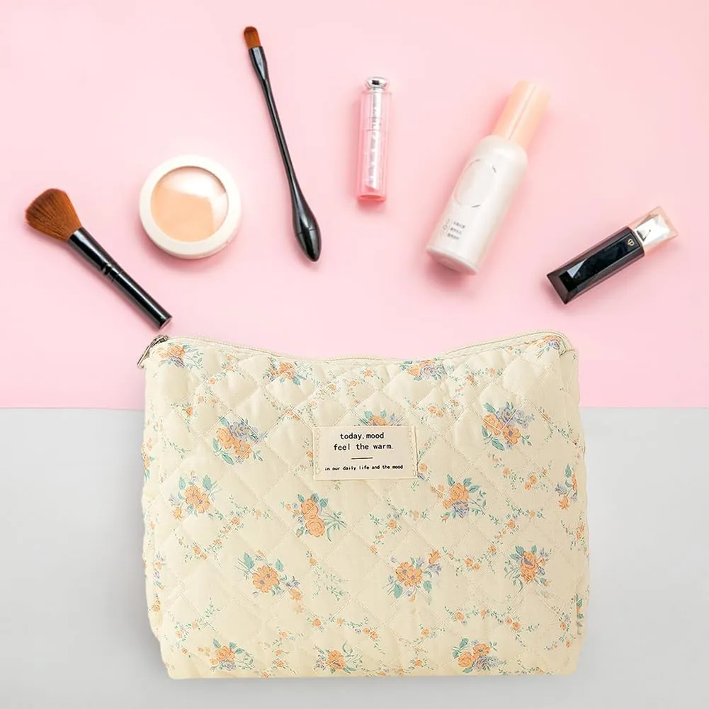 Juoxeepy Quilted Makeup Bag Floral Cotton Cosmetic Bag Jolly House Toiletry Bag Coquette Aesthetic Makeup Bag Cosmetic
