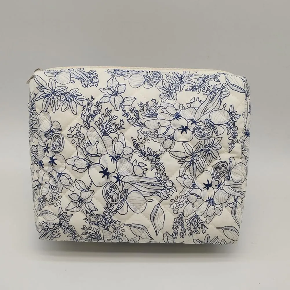 Juoxeepy Quilted Makeup Bag Floral Cotton Cosmetic Bag Jolly House Toiletry Bag Coquette Aesthetic Makeup Bag Cosmetic