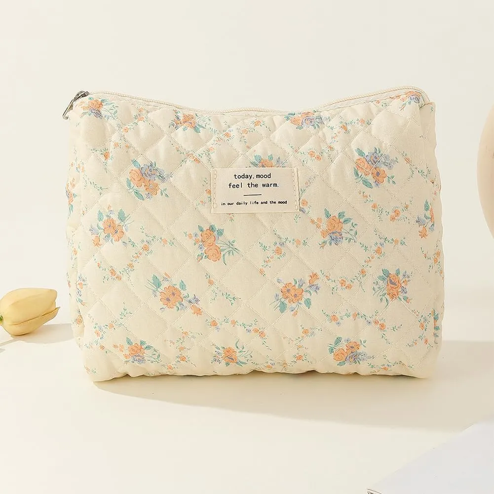 Juoxeepy Quilted Makeup Bag Floral Cotton Cosmetic Bag Jolly House Toiletry Bag Coquette Aesthetic Makeup Bag Cosmetic