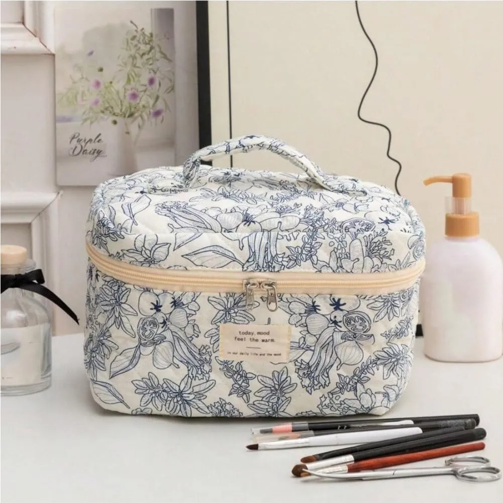 Juoxeepy Quilted Makeup Bag Floral Cotton Cosmetic Bag Jolly House Toiletry Bag Coquette Aesthetic Makeup Bag Cosmetic