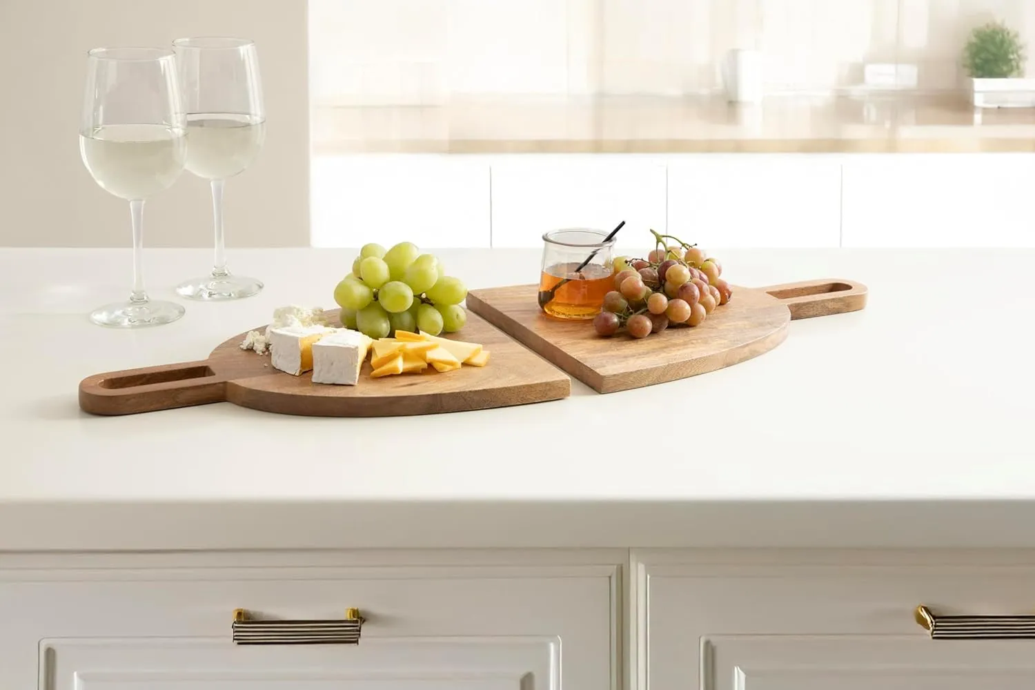 Kate and Laurel Staven Transitional Two-Piece Serving Boards Set, 14 x 10, Set of 2, Natural Wood, Modern Food-Safe Charcuterie Boards from Solid Mango Wood for Use as Kitchen Countertop Décor