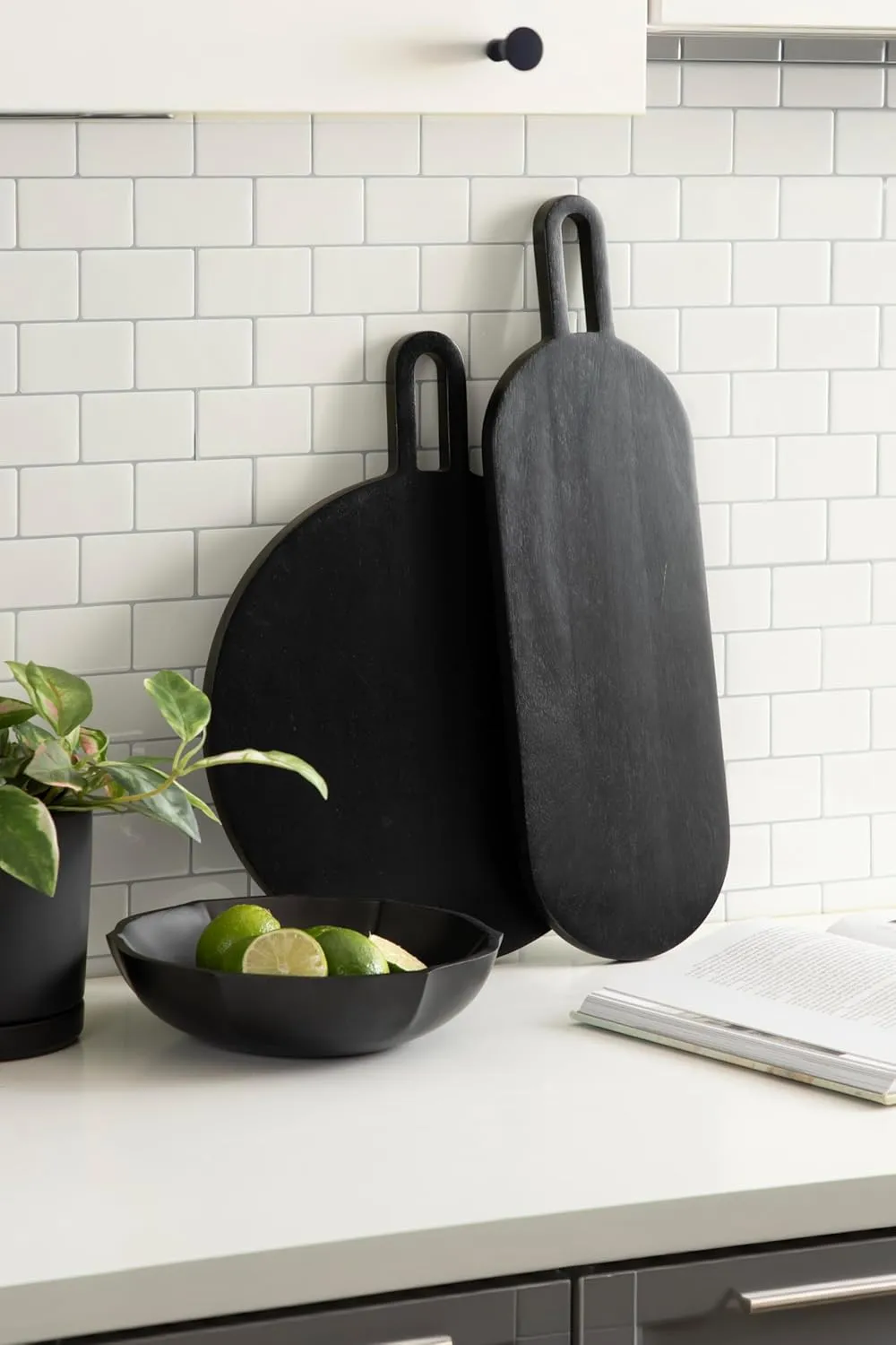 Kate and Laurel Staven Transitional Two-Piece Serving Boards Set, 7 x 22 and 14 x 18, Black, Modern Food-Safe Charcuterie Boards with Solid Mango Construction for Use as Kitchen Countertop Décor