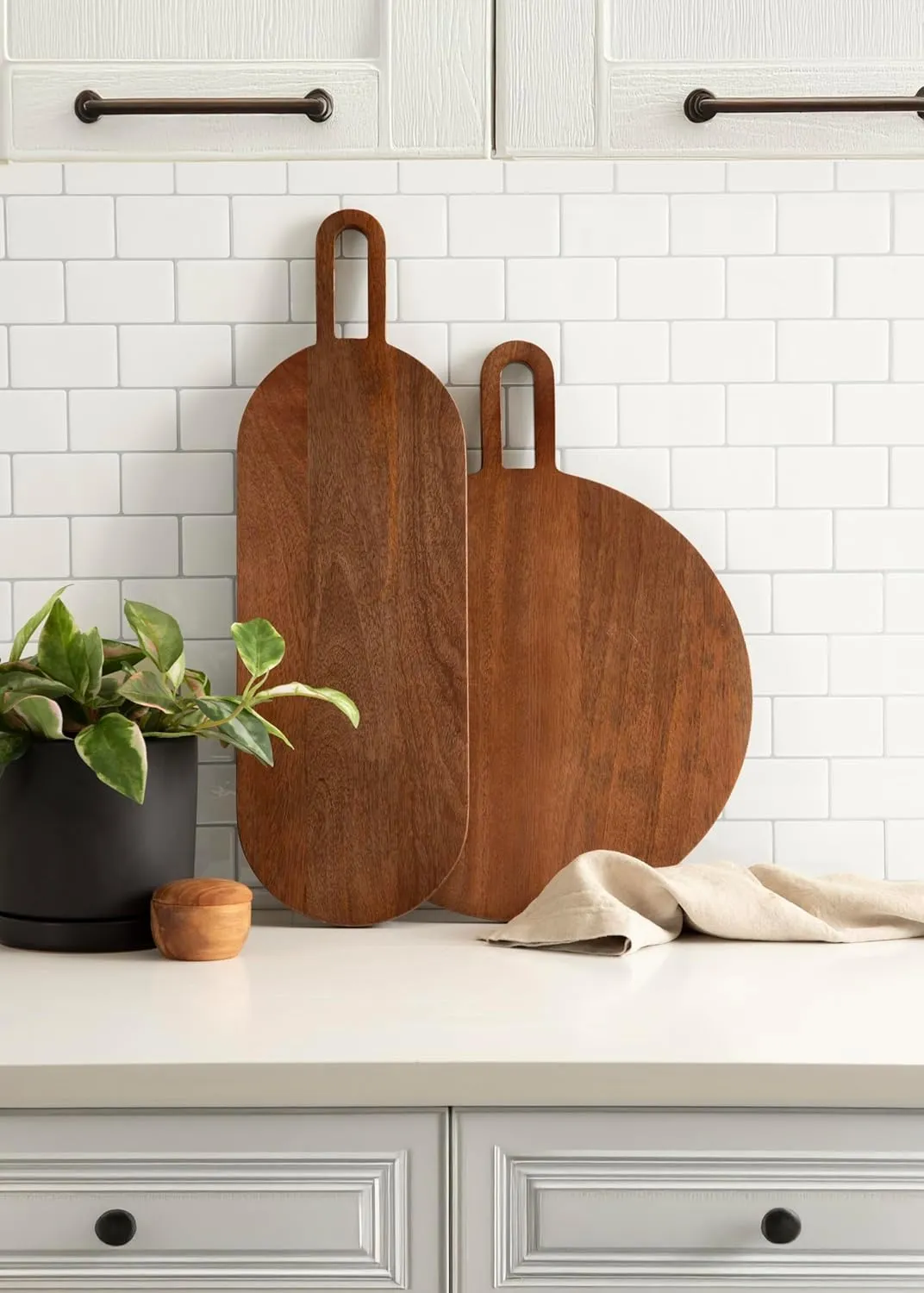 Kate and Laurel Staven Transitional Two-Piece Serving Boards Set, 7 x 22 and 14 x 18, Walnut Brown, Modern Food-Safe Charcuterie Boards from Solid Mango Wood for Use as Kitchen Countertop Décor
