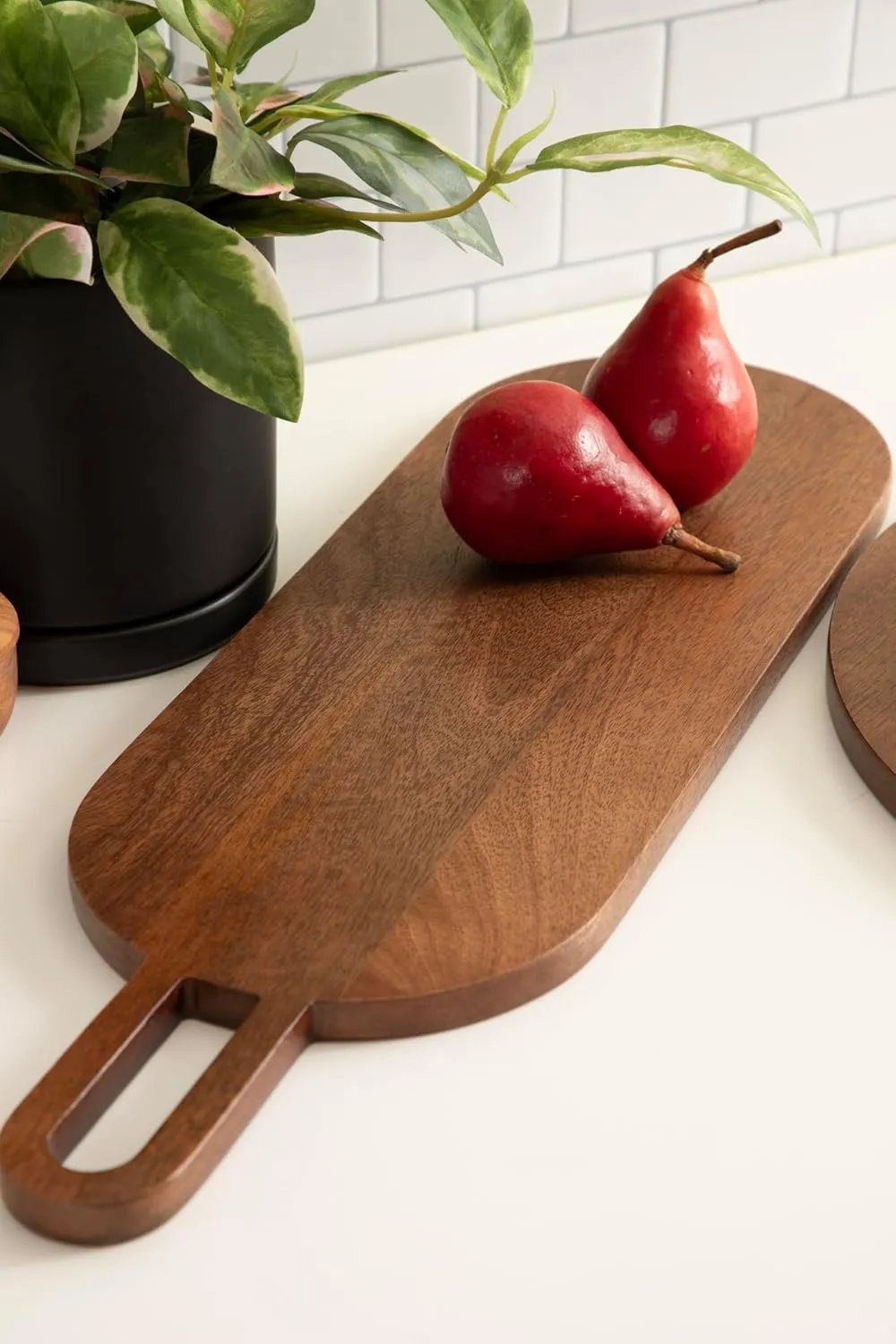 Kate and Laurel Staven Transitional Two-Piece Serving Boards Set, 7 x 22 and 14 x 18, Walnut Brown, Modern Food-Safe Charcuterie Boards from Solid Mango Wood for Use as Kitchen Countertop Décor