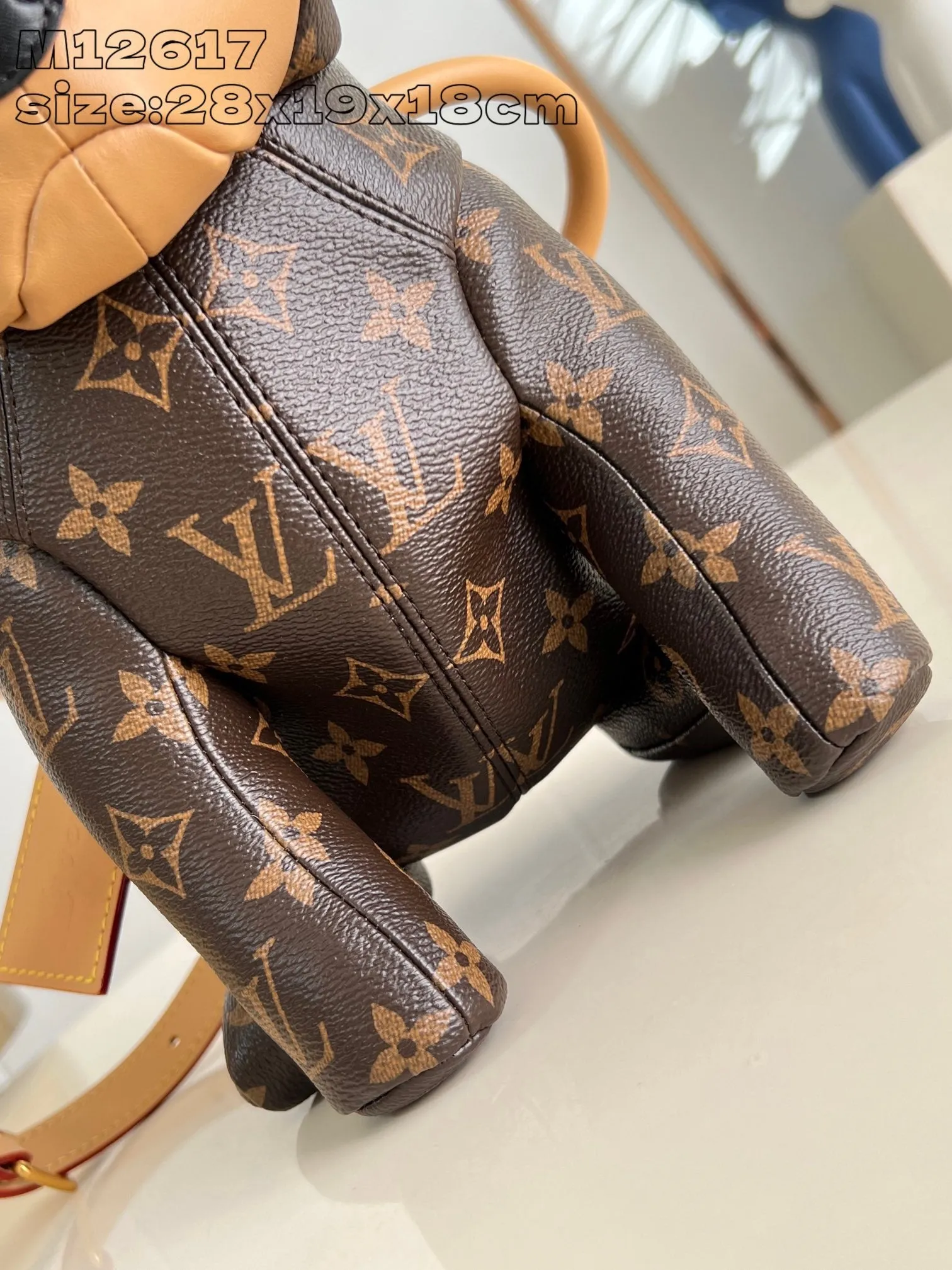 LB1133 Pooch Bag / 7.1 x 11 x 7.5 inches