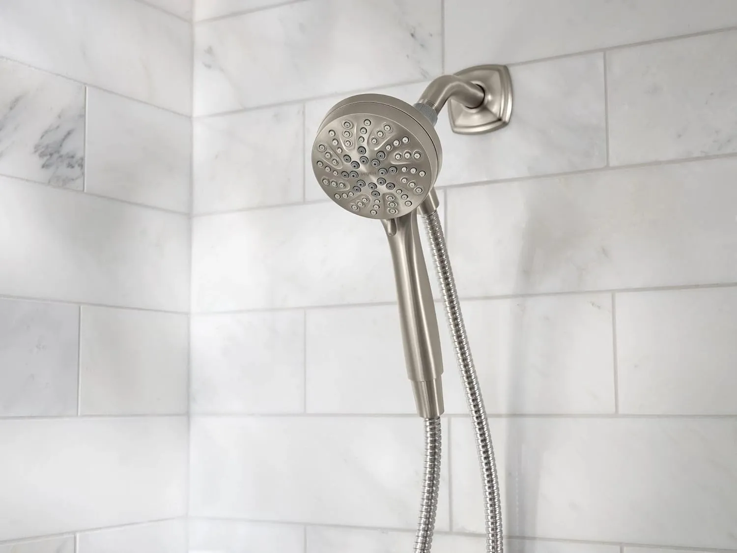 Moen 26100SRN Engage Magnetix 3.5-Inch Six-Function Handheld Showerhead with Magnetic Docking System, Spot Resist Brushed Nickel