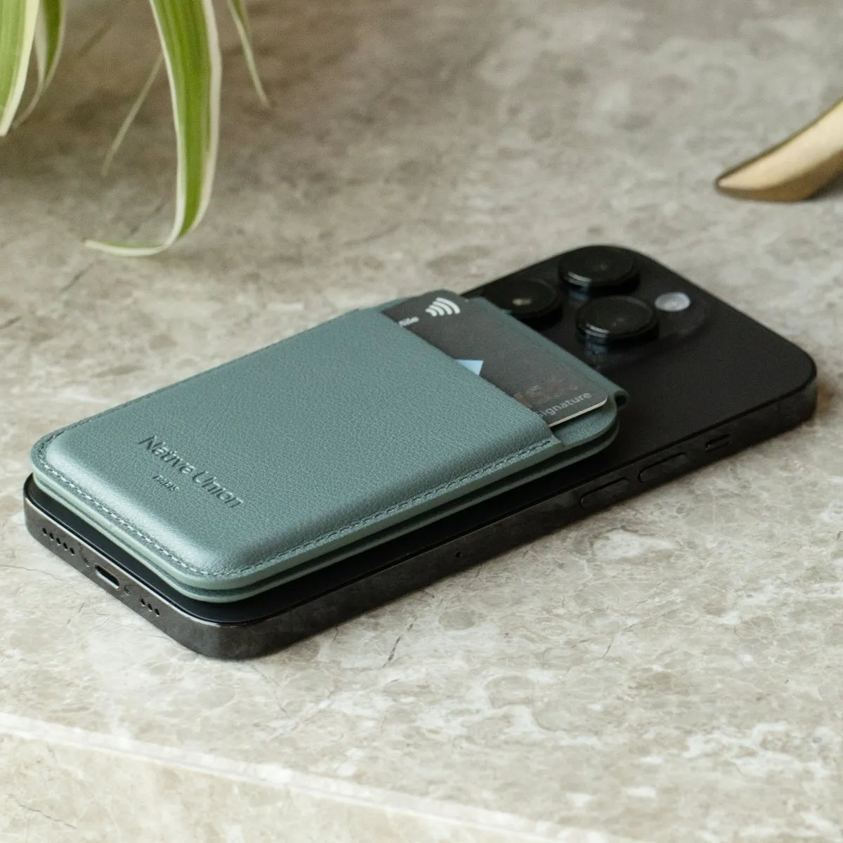 Native Union Active Wallet Stand | Magnetic