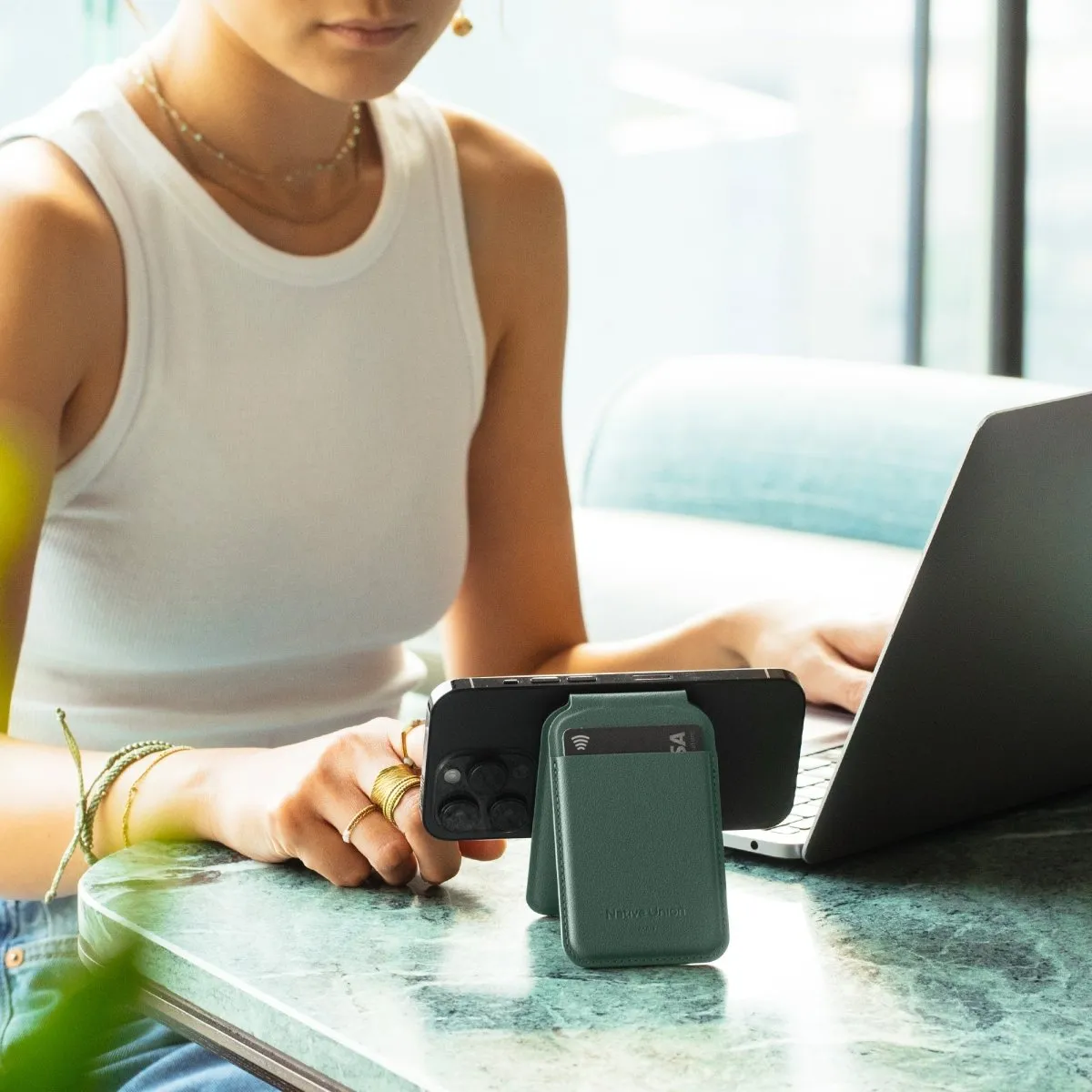 Native Union Active Wallet Stand | Magnetic