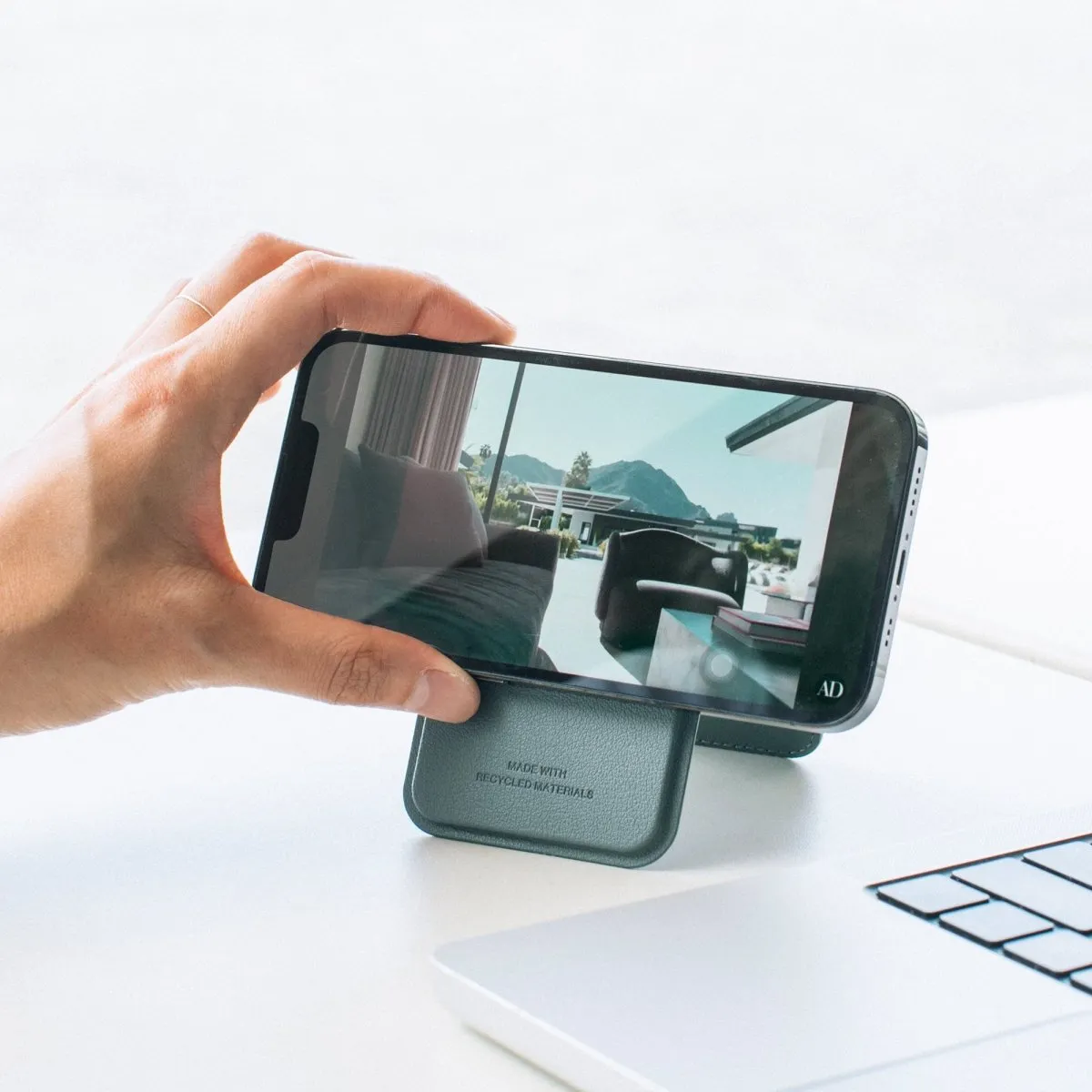 Native Union Active Wallet Stand | Magnetic