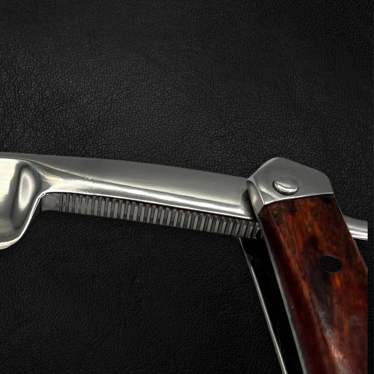 Saki Shears Professional Straight Razor for Men - Barber Shaving Razor - Stainless Steel, Wood Handle and Display Box (Hagane)