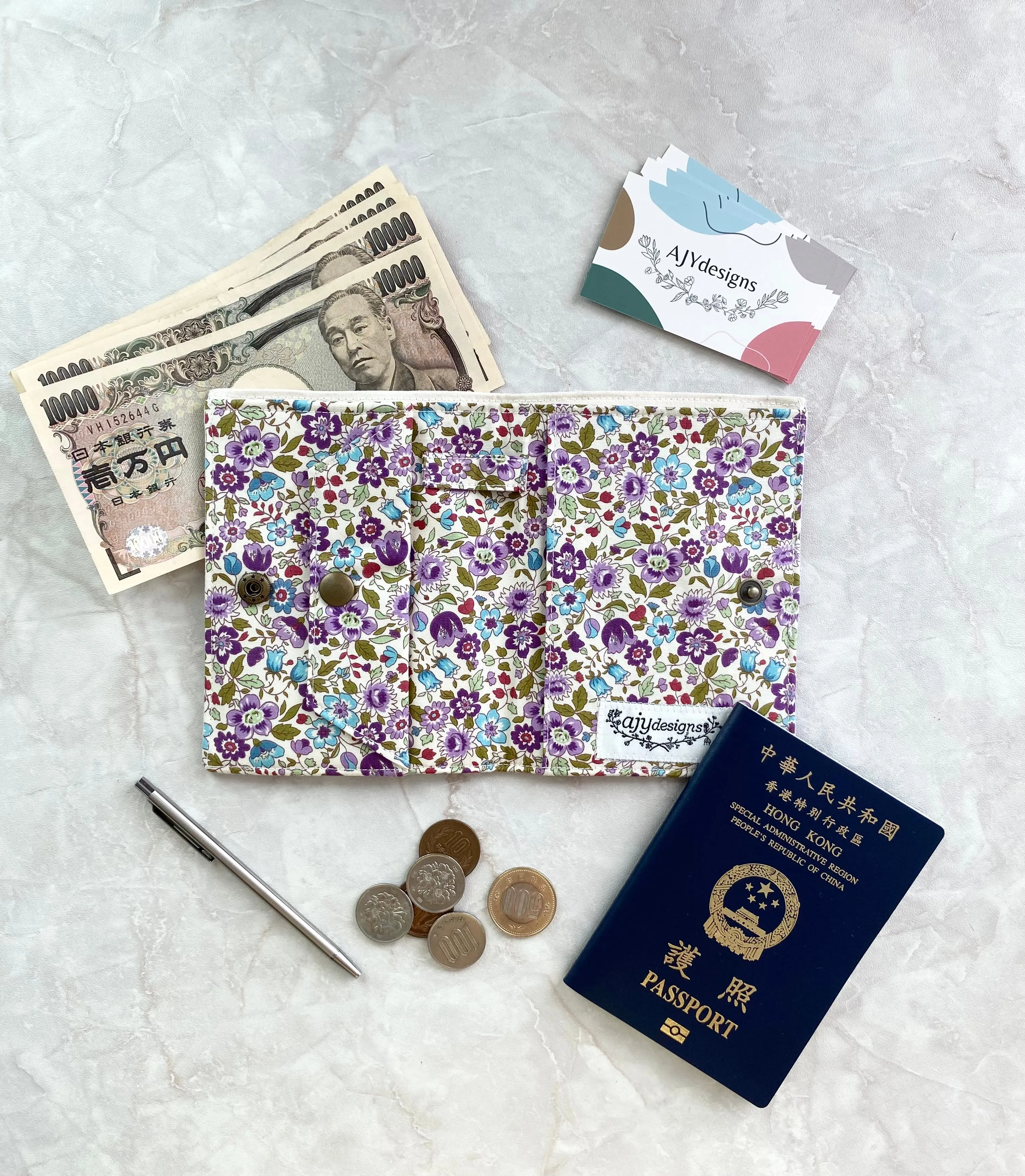 Short travel wallet with customisable leather name tag