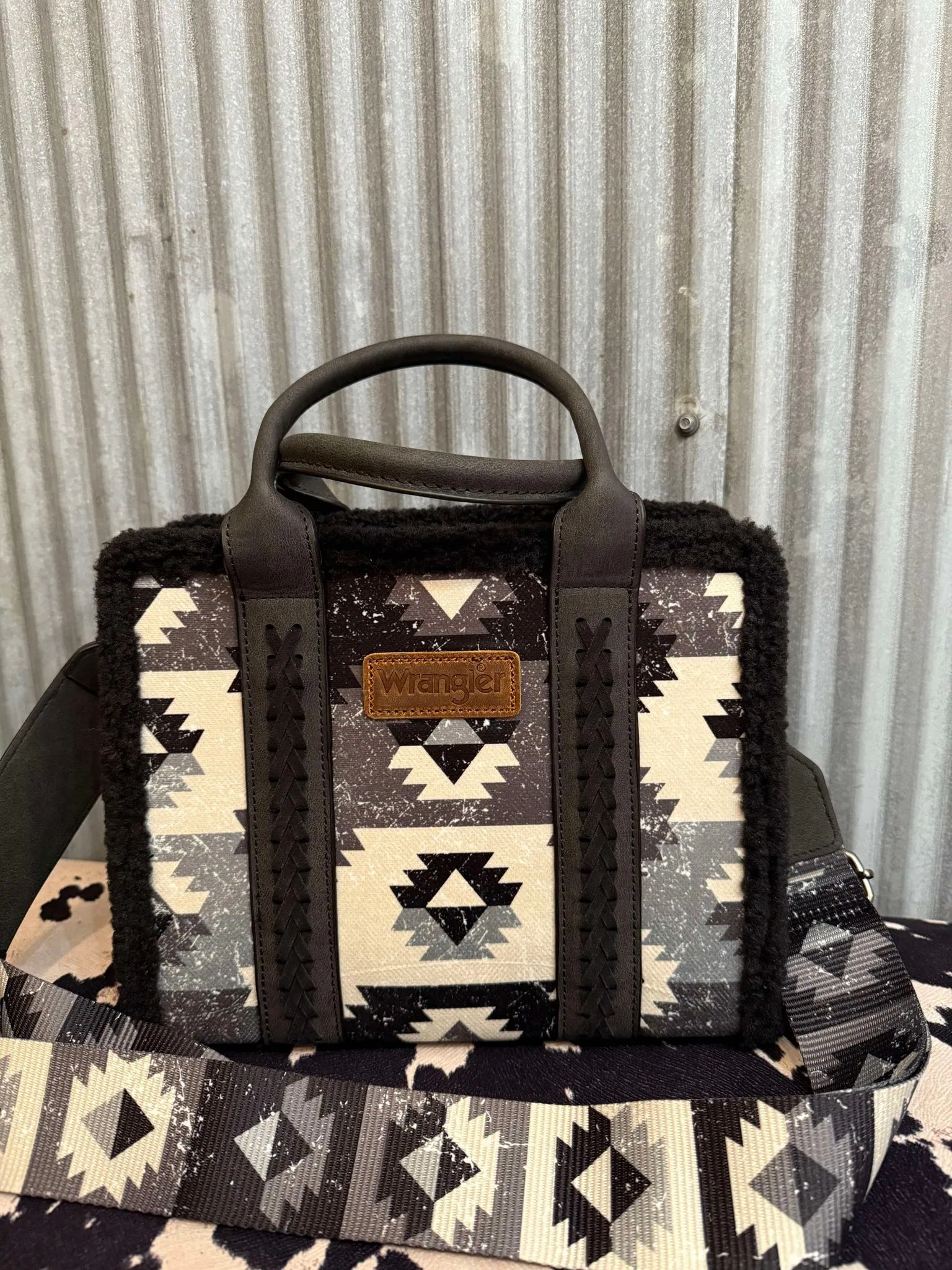 WRANGLER SHERPA & CANVAS CROSSBODY TOTE