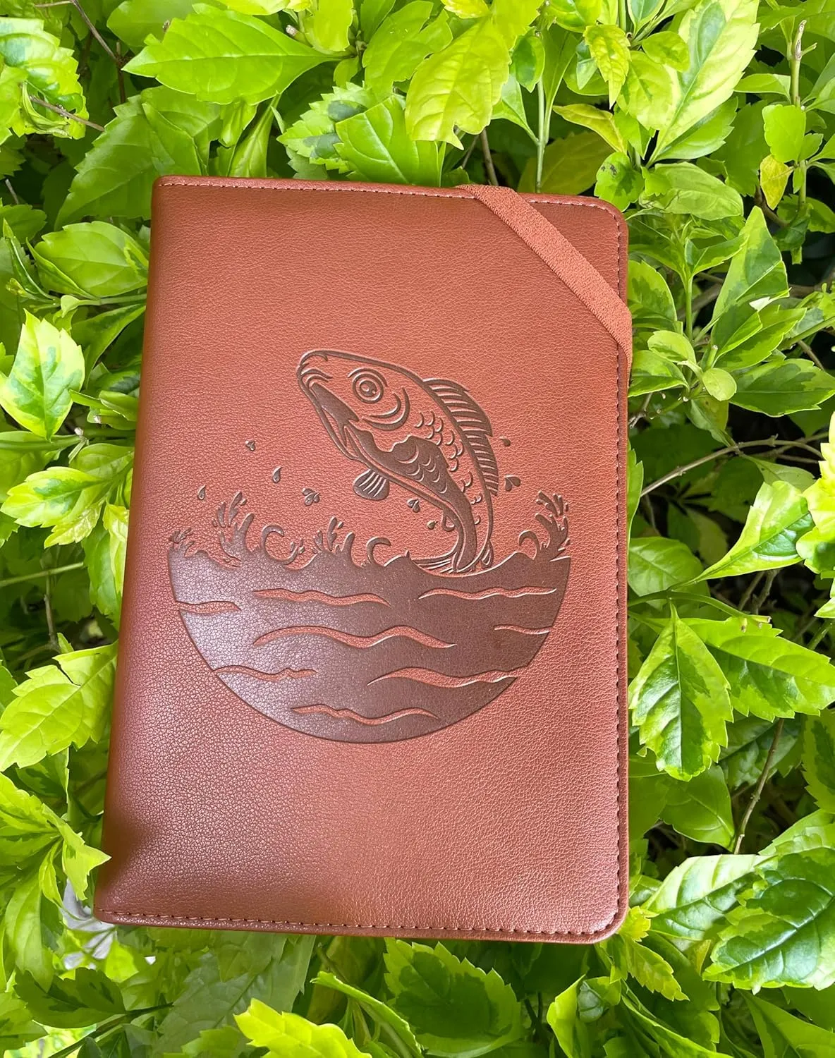YANGKUANG Fish Journal Gilded Edges Lined Refills Journal Gift Set, Vintage Embossed Faux Leather Travelers Journal Personal Diary Writers Notebook for Men, A5 (Brown Fish)