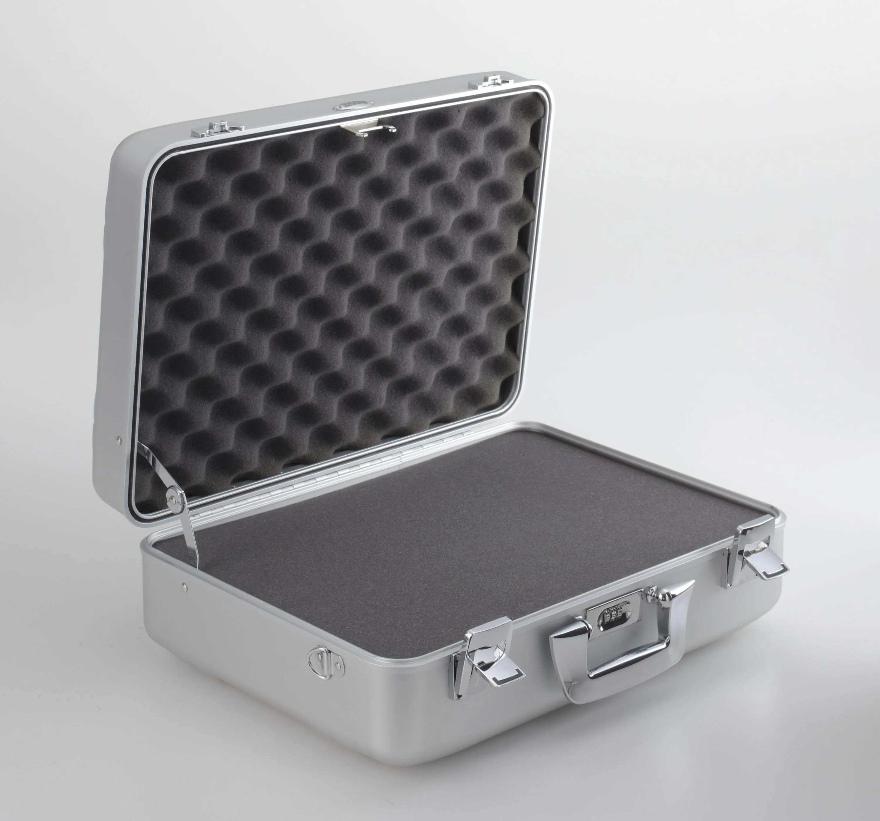 ZERO Halliburton Technical Camera Case